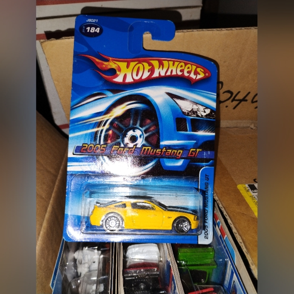 Hot Wheels 2005 Ford Mustang GT YELLOW #184 2006 Old Blue Card